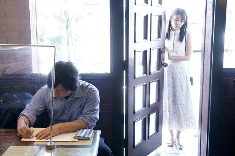 Poster of Anh tiểu thuyết gia lãng tử ngoại tình cùng cô vợ xinh của sếp