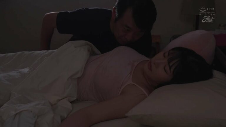 Poster of Bố dượng nữa đêm vào phòng cưỡng hiếp con gái của vợ