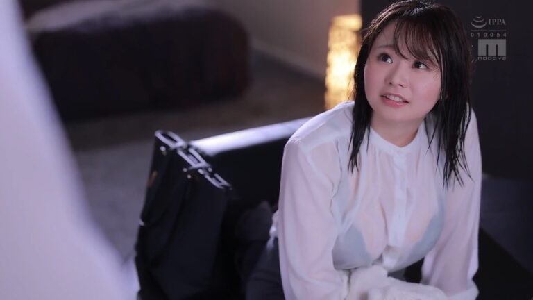 Poster of Cơn mưa to bất ngờ cùng đêm định mệnh với cô đồng nghiệp vú to