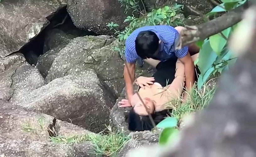 Poster of Đi du lịch với công ty mà em đồng nghiệp lén lút chịch bên bờ suối